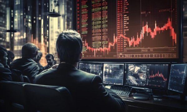 Institutions Cut Bitcoin And Ethereum ETF Exposure But Keep Buying XRP And HYPE