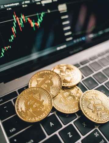 US Spot Bitcoin ETFs Log $1.79 Billion Weekly Net Outflows